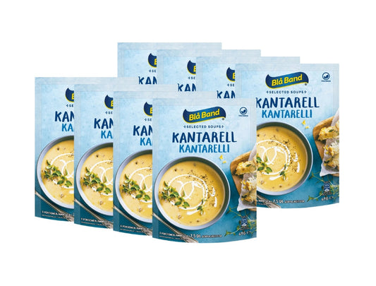 8 x Blå Band Kantarellsoppa Selected Soups 69g – eight light blue soup mix pouches arranged in two rows showing a creamy chanterelle soup bowl with crème fraîche swirl and thyme on the front, Blå Band logo, vegetarian, 3 portions per pouch, 552g total, makes 6L