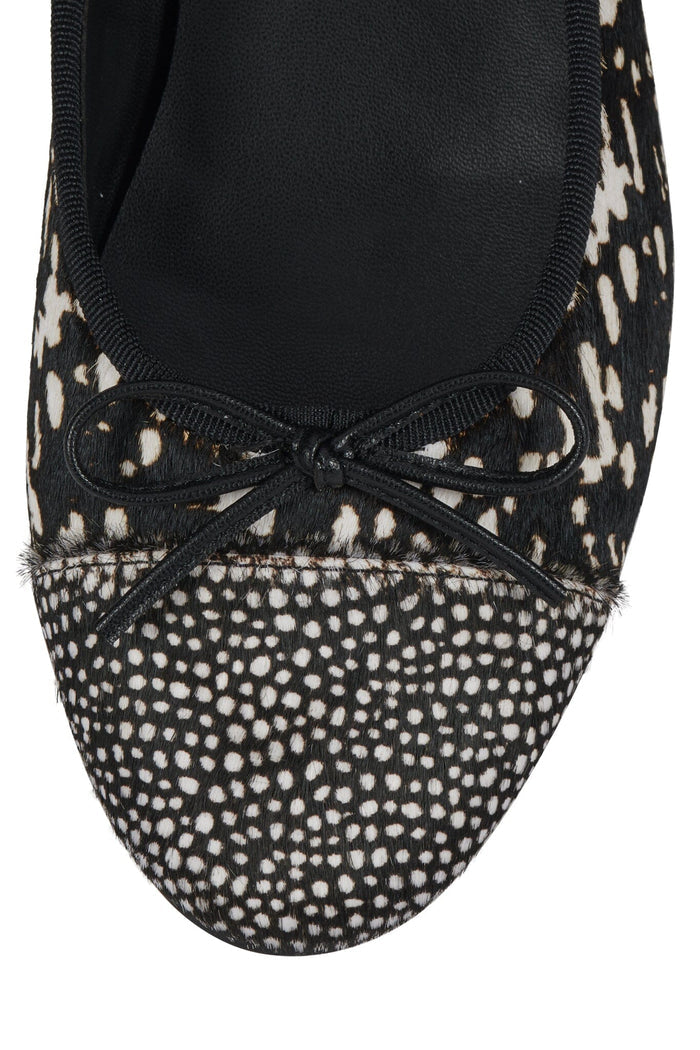 ARABESQ-F Jeffrey Campbell Flat Black White Hair