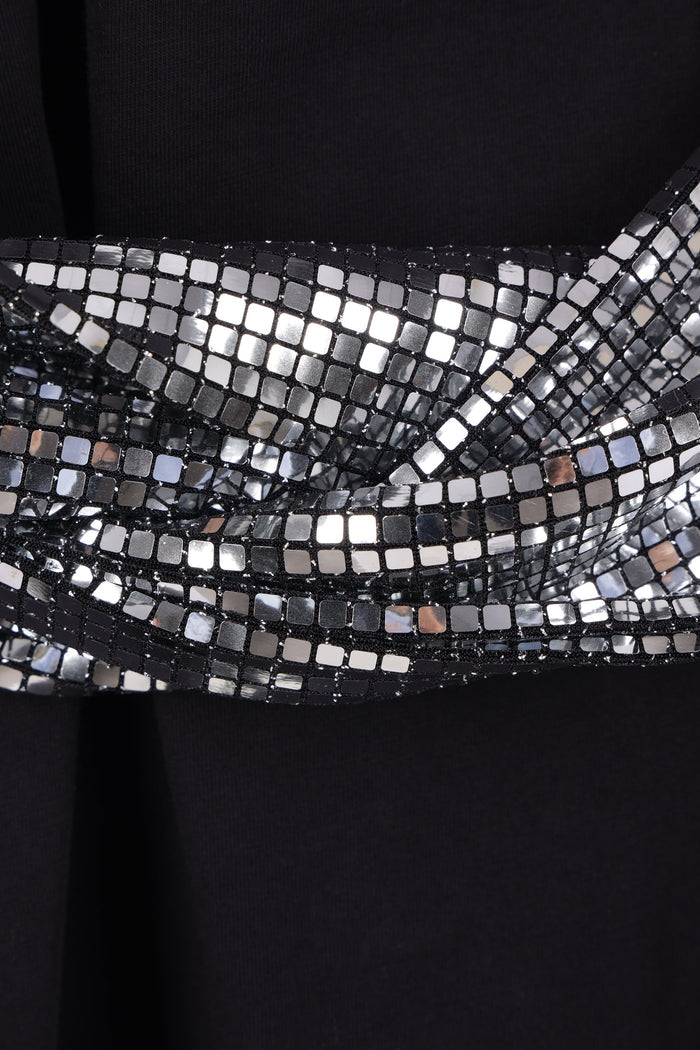 cotton t-shirt with sequinned gloves
