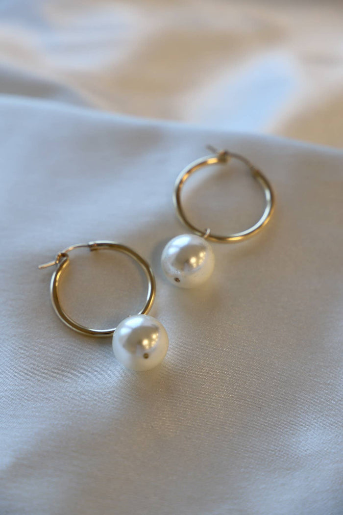 DISCONTINUED E1609G Gold Earrings-Oversized Audrey Pearl Hoops