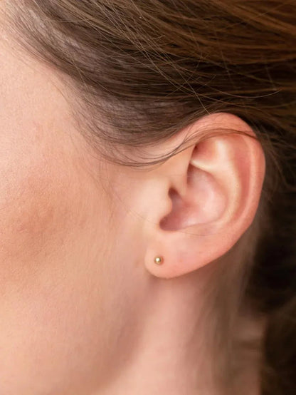 wellthy® Dot Studs