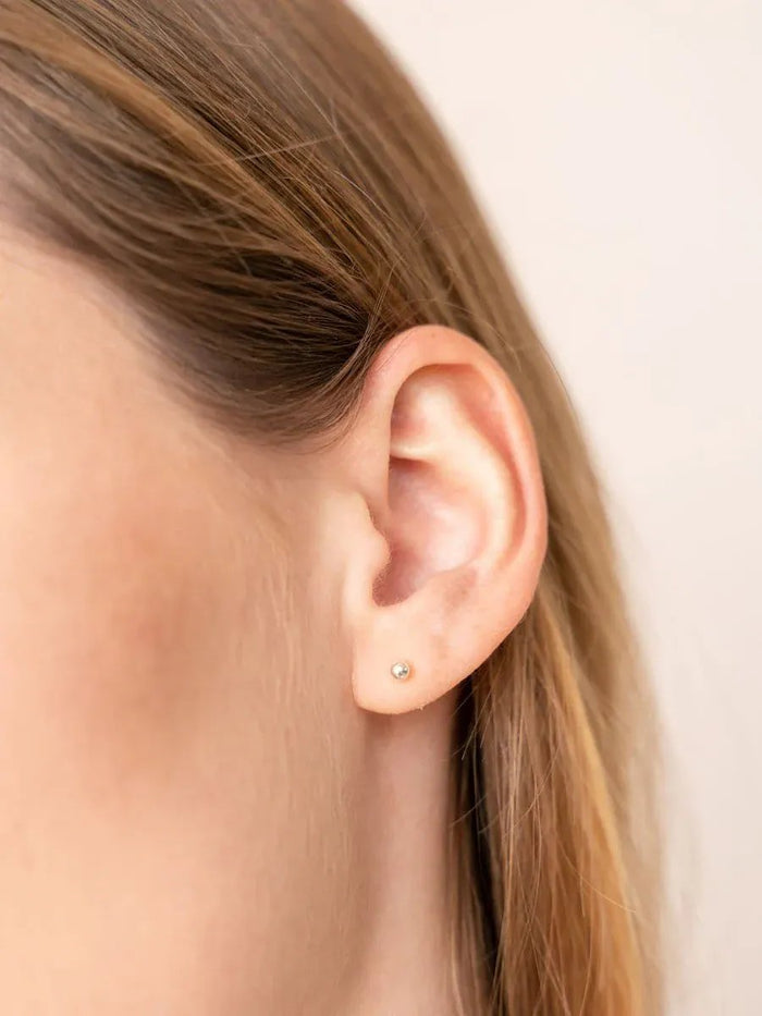 wellthy® Dot Studs
