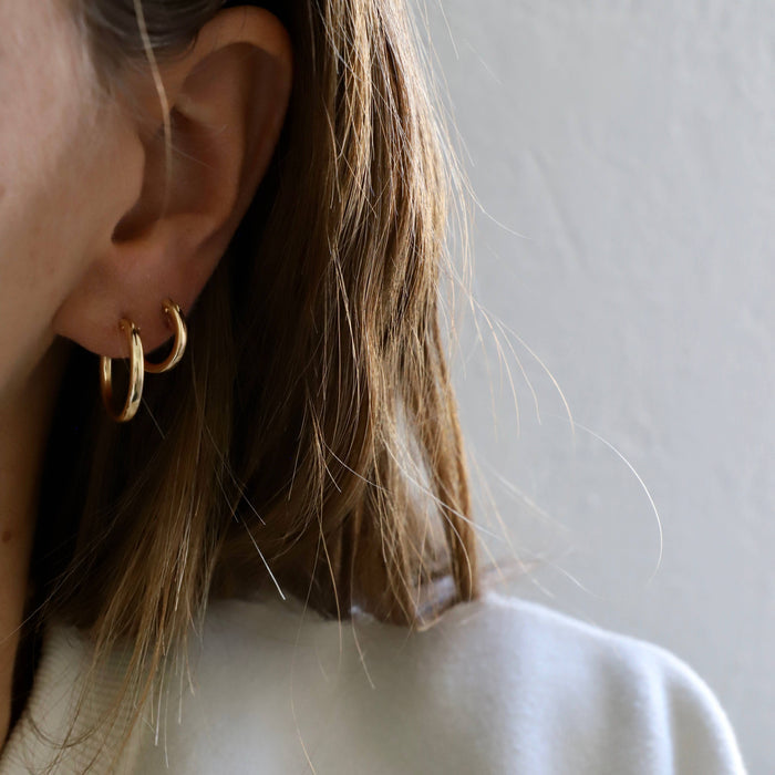 E1172G Gold Earrings-Small Gold Filled Hoops