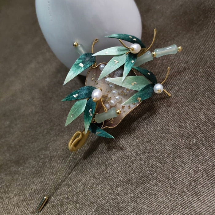 Handmade Ronghua green bamboo leaf fan brooch with natural mulberry silk, gold foil, pearls, and jade beads