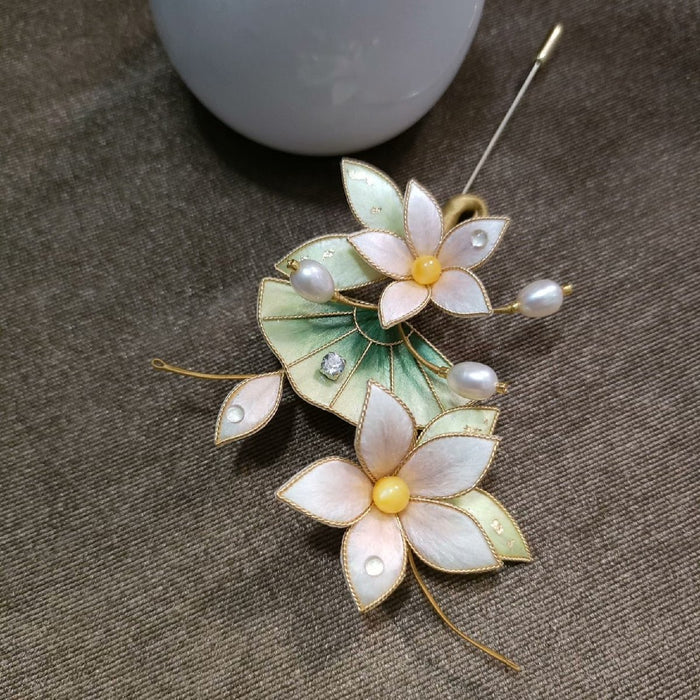 Handmade Ronghua Silk White Velvet Flower Brooch