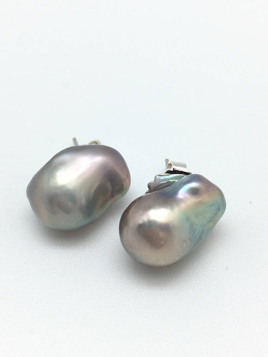 In2 design | Light Grey Baroque Stud Earrings