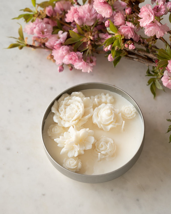 maman jardin de fleur candle — tin container product shot