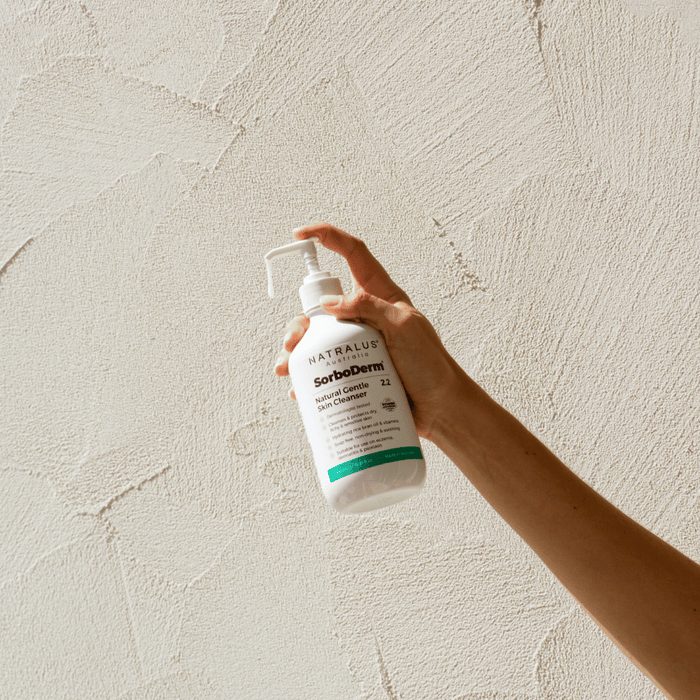 Natural gentle cleanser with Vitamin E, B3, B5 & rice bran oil – removes makeup & impurities while hydrating sensitive skin.