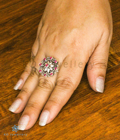 The Parisera Kemp Silver Finger Ring (Oxidised)