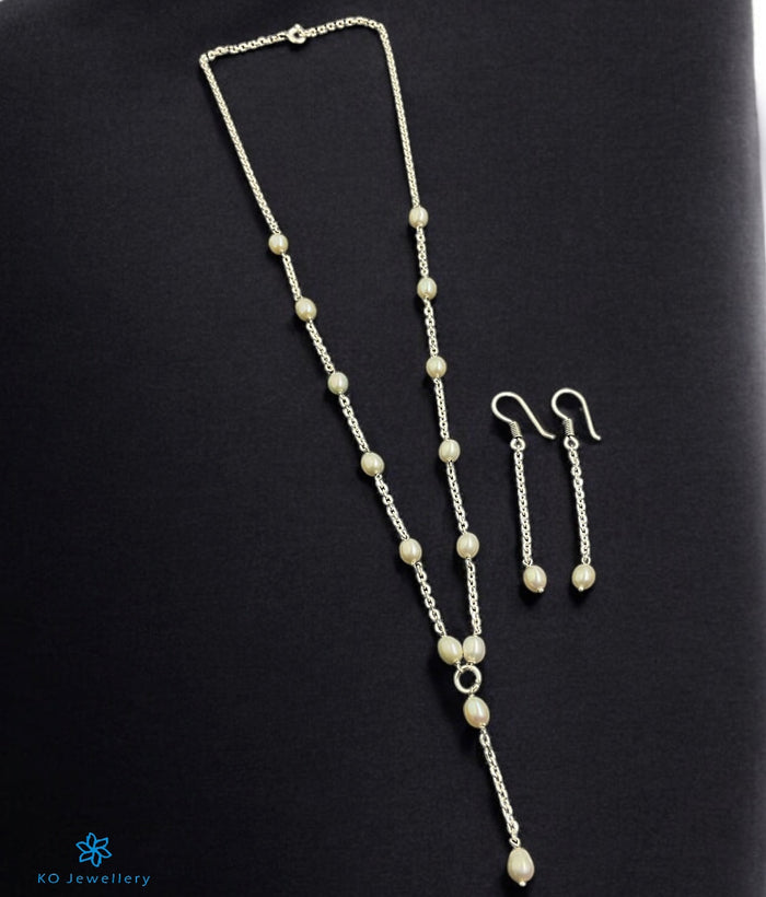 The Vachi Lariat Silver Pearl Necklace & Earrings