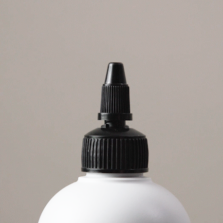 Gif showing the Violet Shampoo - Alcôve Hair coming out of the bottle